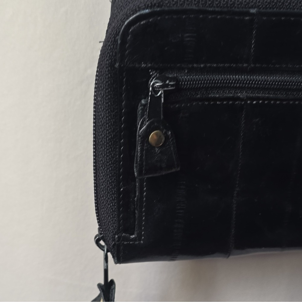 VINTAGE 1980's LeeSands Genuine EEL SKIN Black Crossbody, Adjustable Strap - Picture 9 of 16